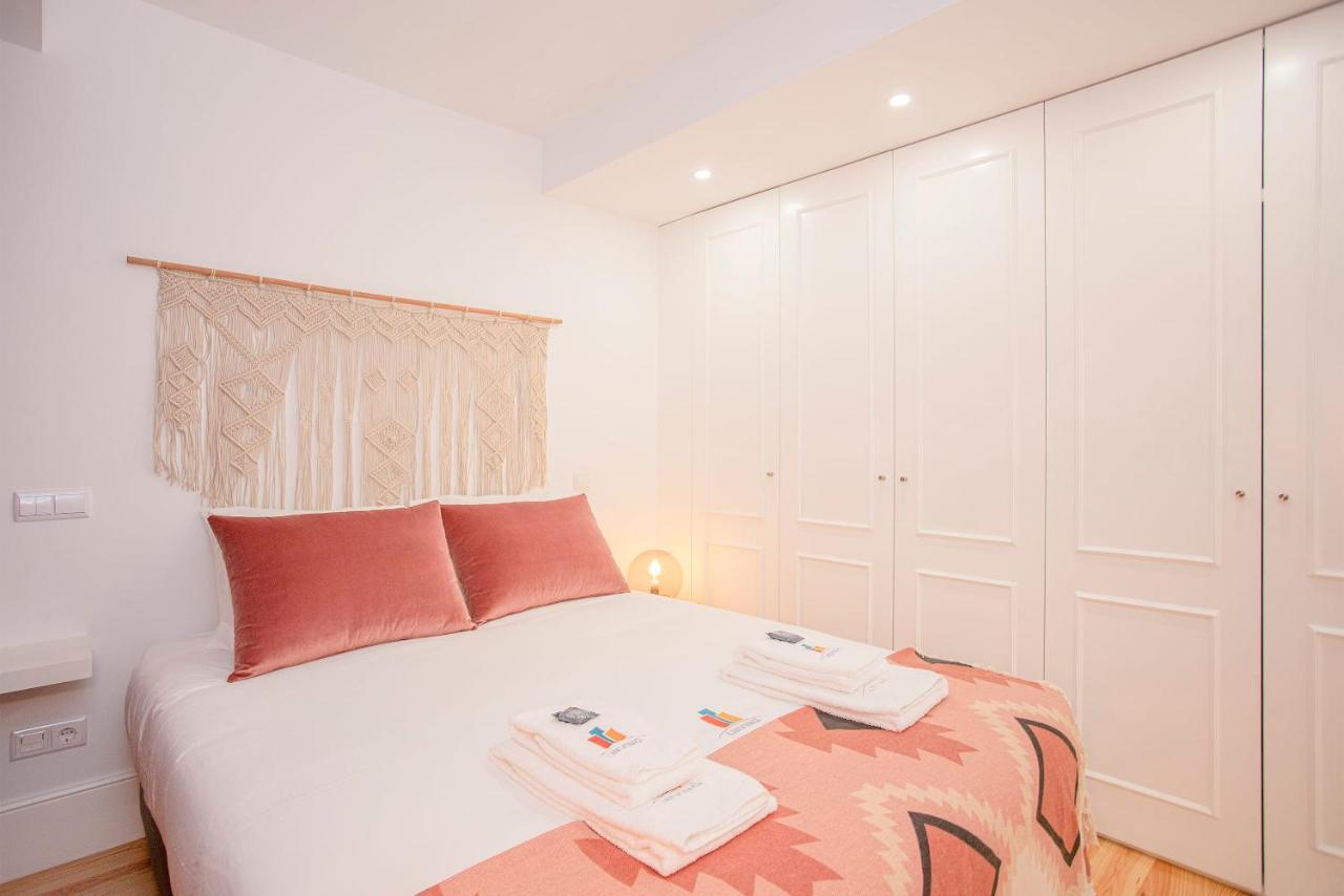 Liiiving In Porto - Flores Design Experience Apartments ภายนอก รูปภาพ